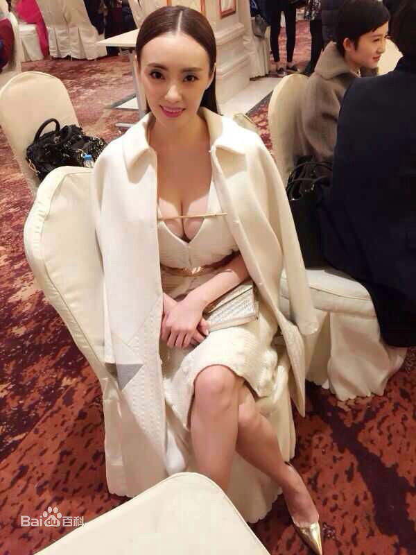 刘芙伶纯白艺术前后照片