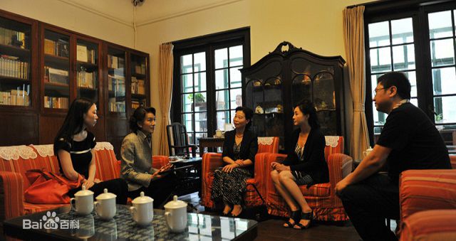 栗原小卷(くりはら こまき、Komaki Kurihara)访问巴金故居图片图册