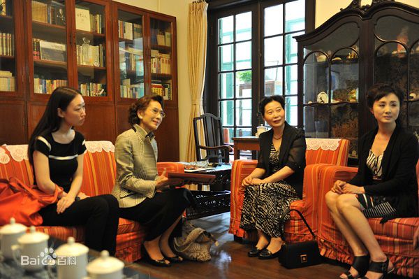 栗原小卷(くりはら こまき、Komaki Kurihara)访问巴金故居图片图册