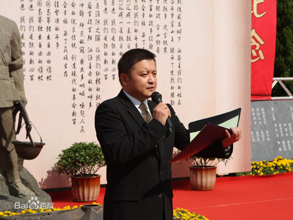 赵屹鸥主持照前后照片