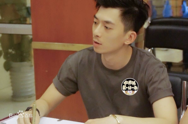 最新杜光祎性感图片