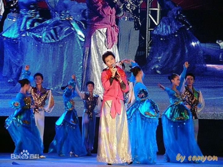 周冰倩舞台照片性感图片图集