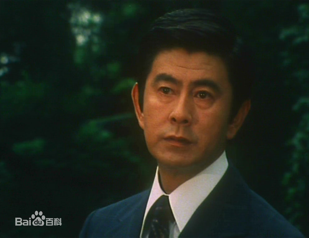 宇津井健前后照片