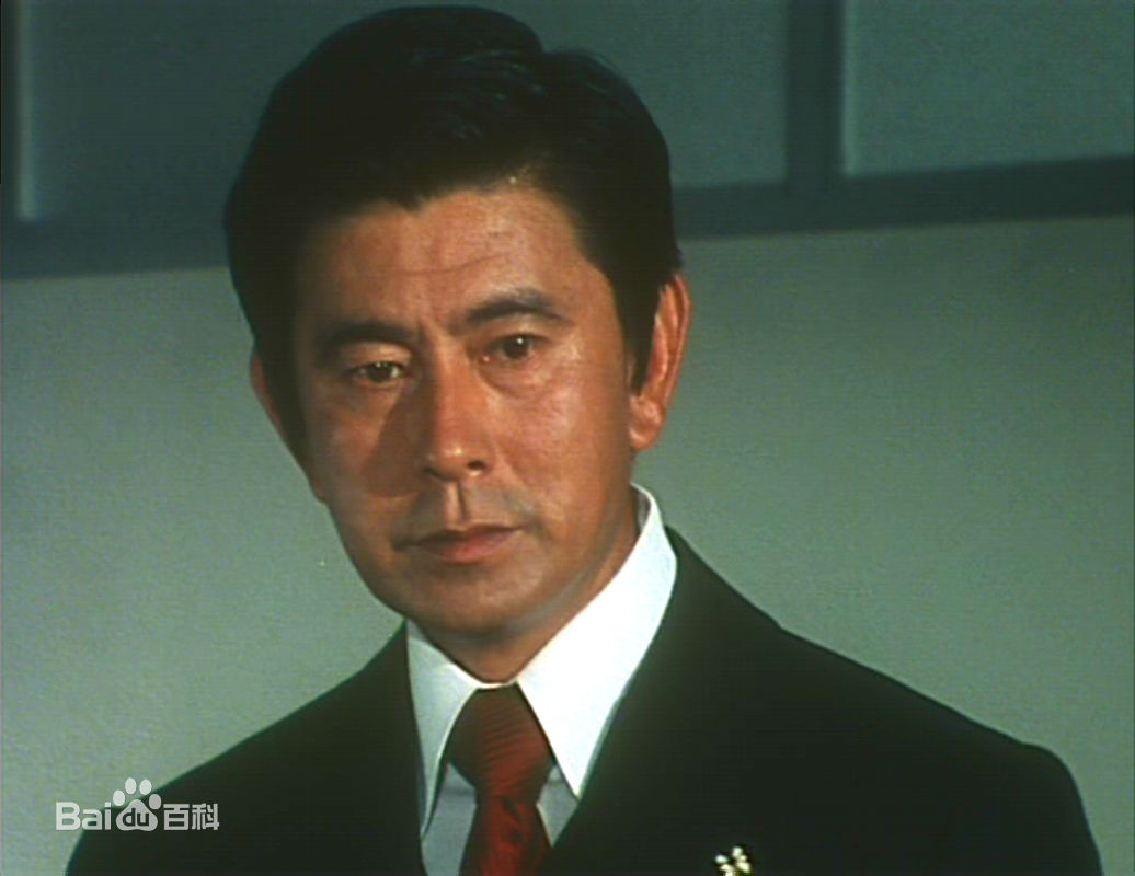 宇津井健前后照片