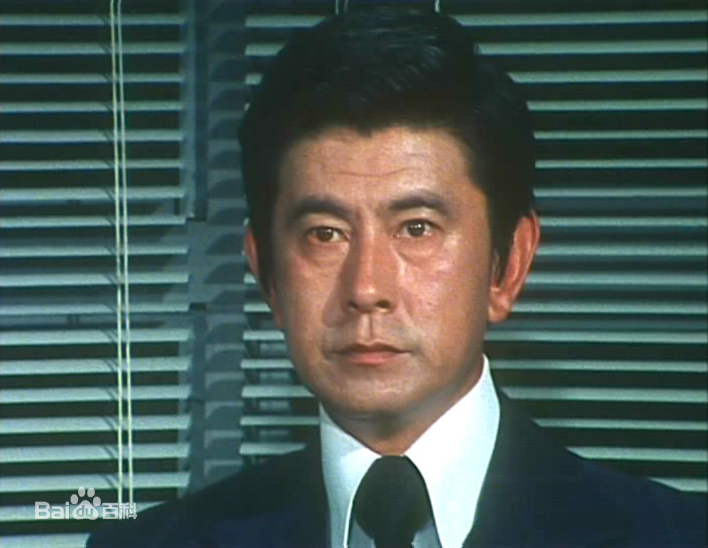 宇津井健前后照片