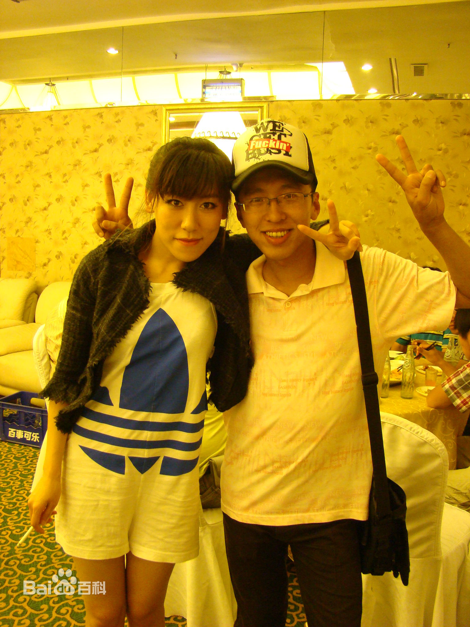 最优质崔释麒(sky)在《能人冯天贵》合影中的