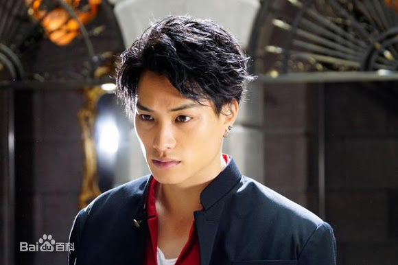 铃木伸之(鈴木伸之、すずき のぶゆき、Suzuki Nobuyuki)在《传奇王子》京极尊人中的