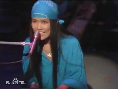 五轮真弓歌唱演出素颜照相册