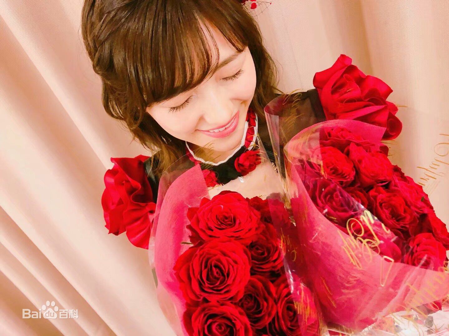 渡边麻友(渡辺麻友（わたなべ まゆ）)麻友毕业相关相册前后照片