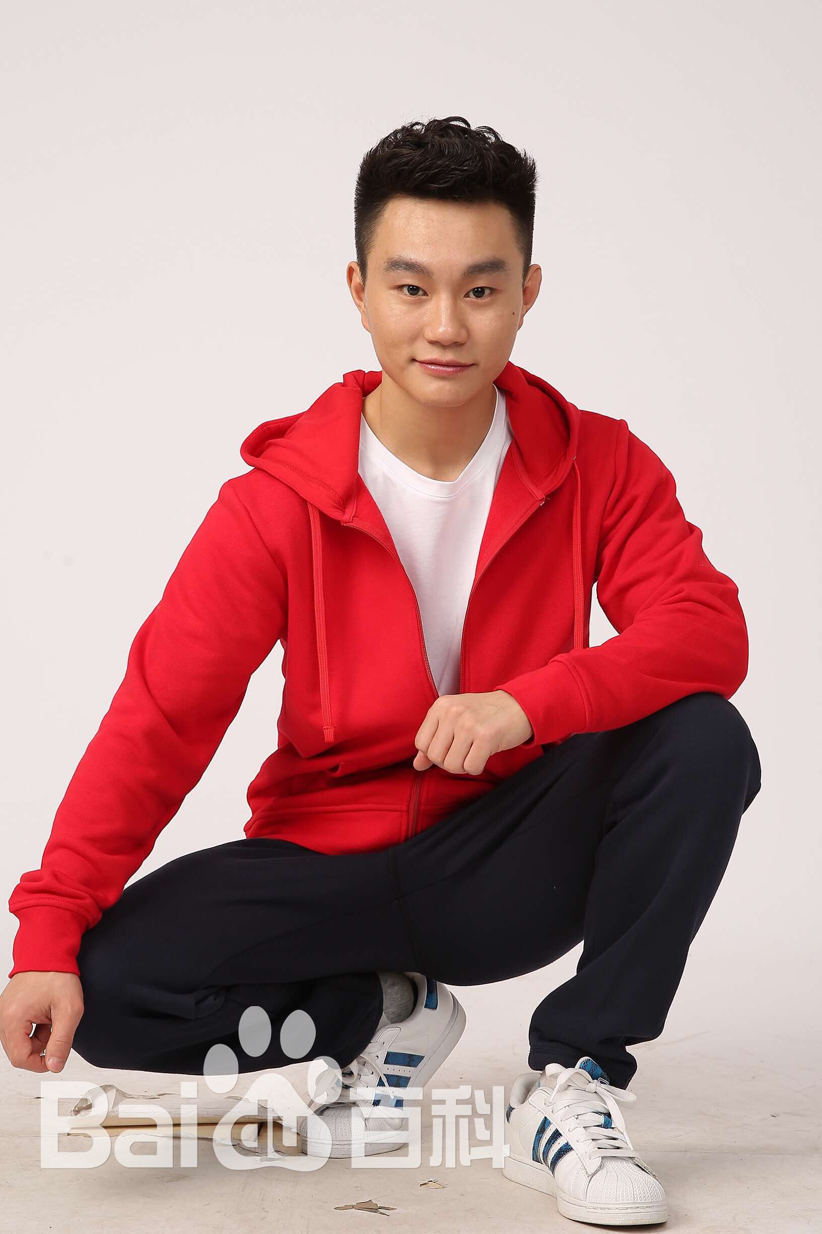 潘元甲荣特龙体育代言前后照片