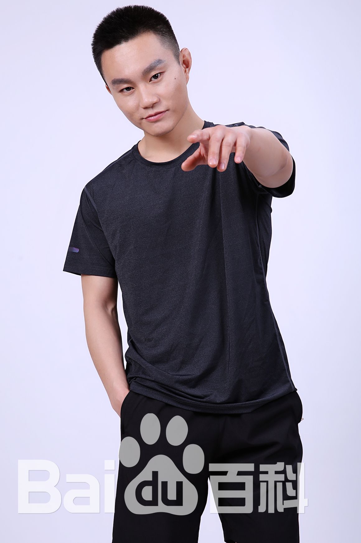 潘元甲荣特龙体育代言前后照片