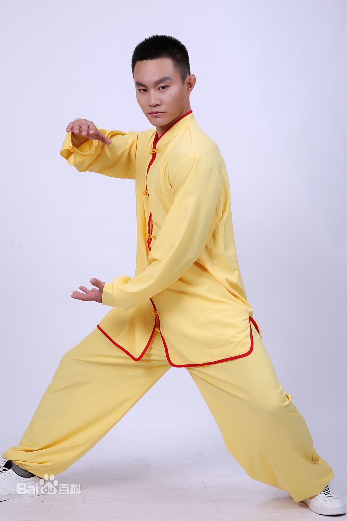 潘元甲荣特龙体育代言前后照片