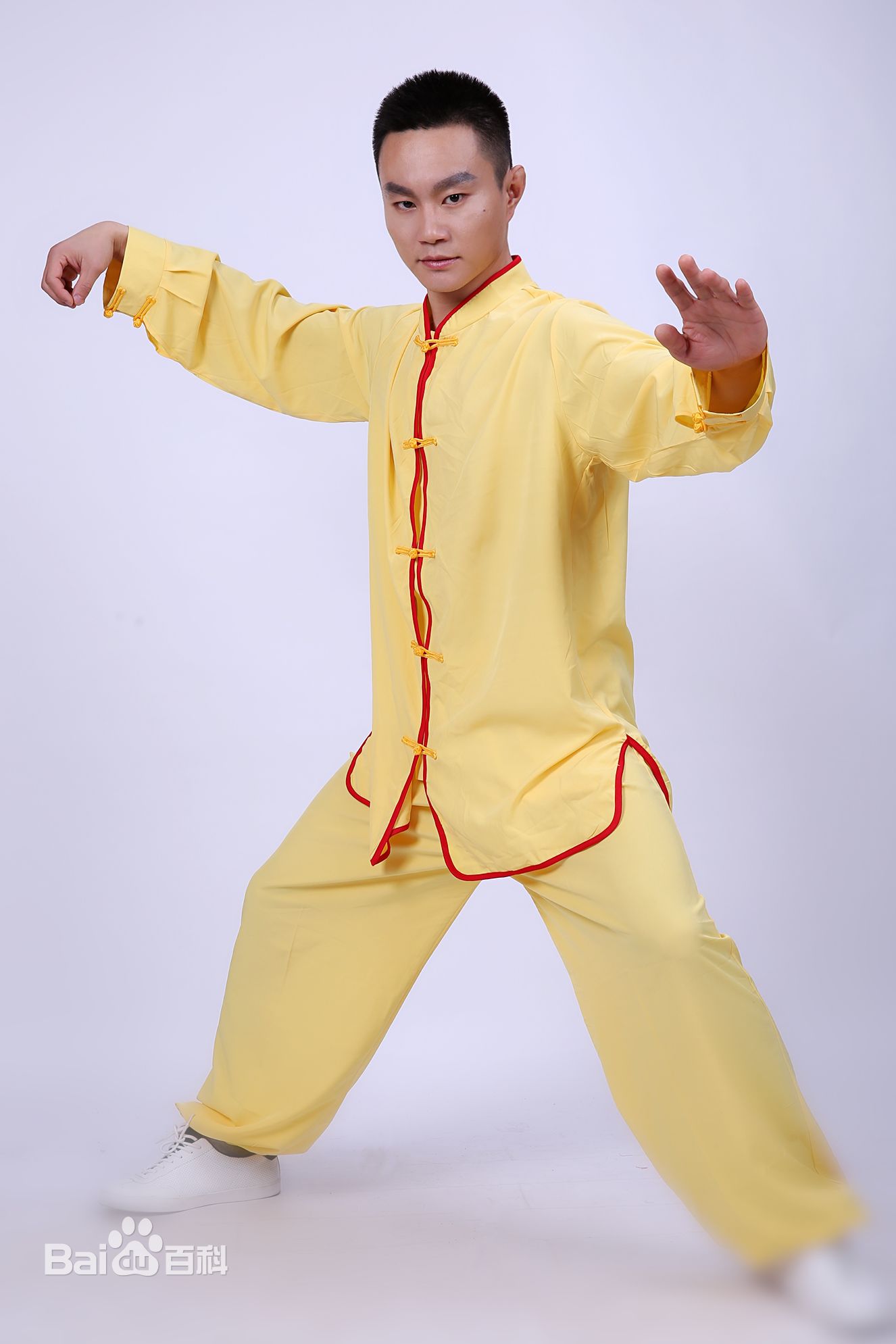 潘元甲荣特龙体育代言前后照片