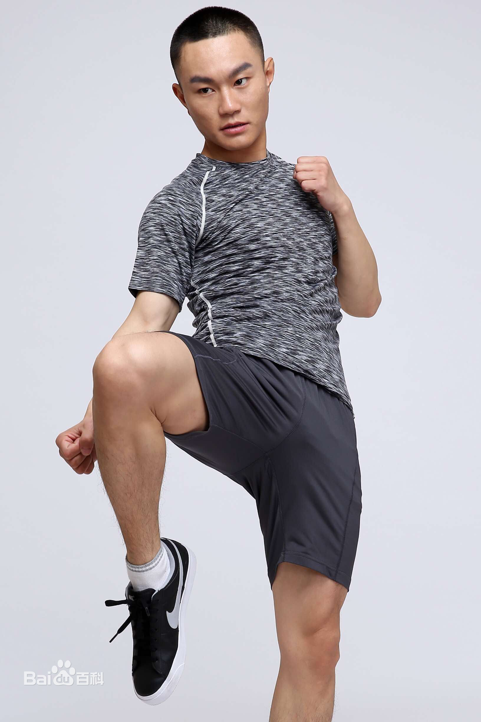 潘元甲荣特龙体育代言前后照片