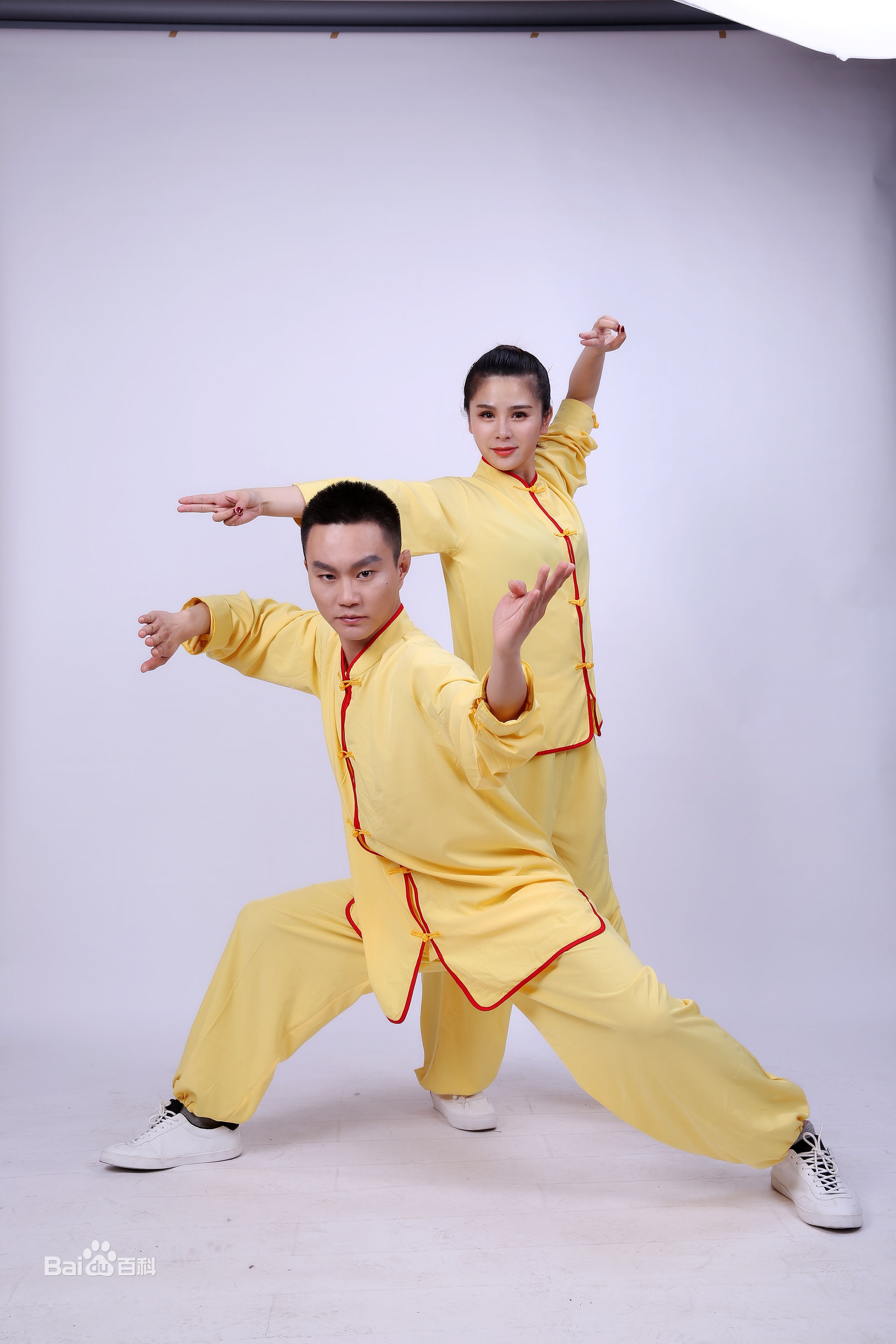 潘元甲荣特龙体育代言前后照片