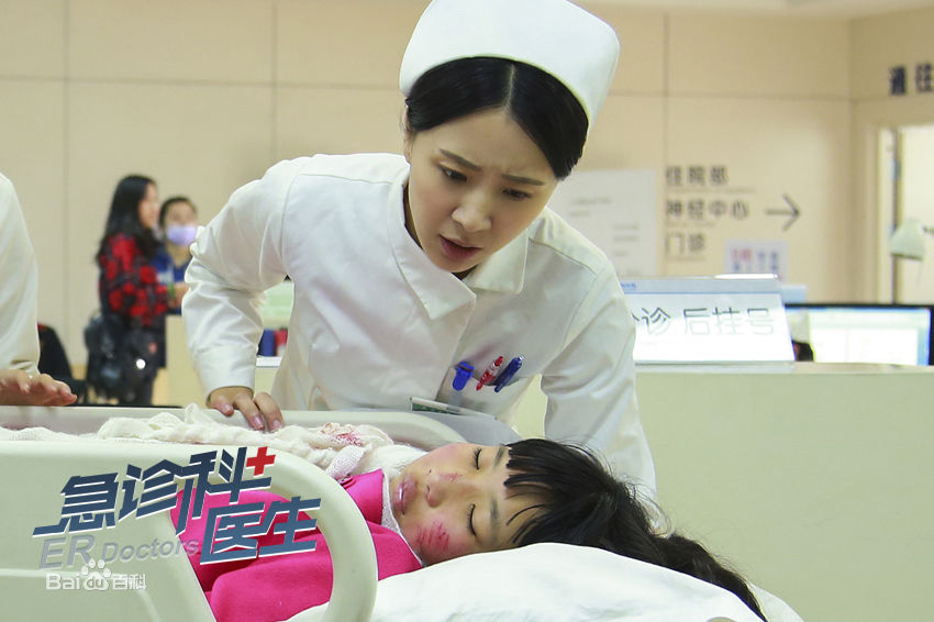 最新李悦溪在《急诊科医生》饰：林雯中的壁纸