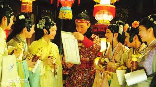 龚丽君新版电视剧《红楼梦》薛姨妈剧照