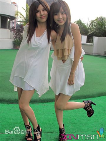 孙涵&孙雨、白纬芬&白纬玲(BY2)By2成人礼访谈图册