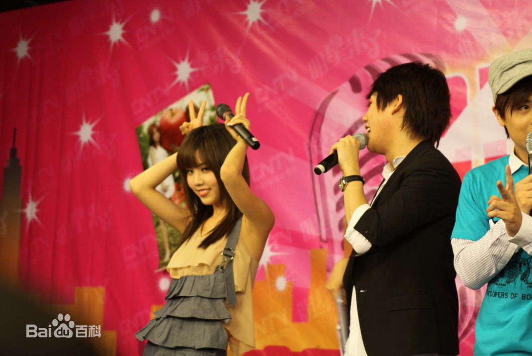 孙涵&孙雨、白纬芬&白纬玲(BY2)By2成人礼访谈图册