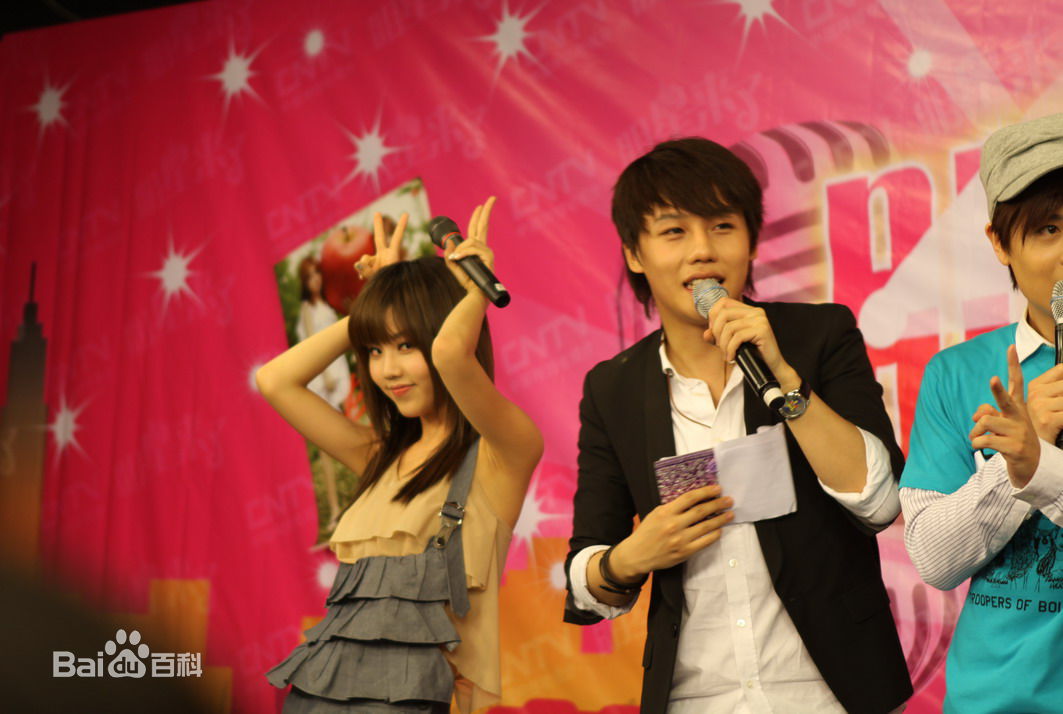 孙涵&孙雨、白纬芬&白纬玲(BY2)By2成人礼访谈图册