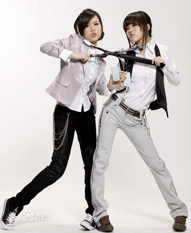 孙涵&孙雨、白纬芬&白纬玲(BY2)LG手机代言性感图片图集