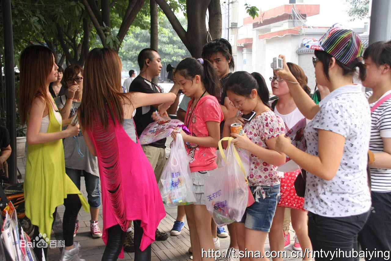 孙涵&孙雨、白纬芬&白纬玲(BY2)一呼百应武汉成都壁纸壁纸