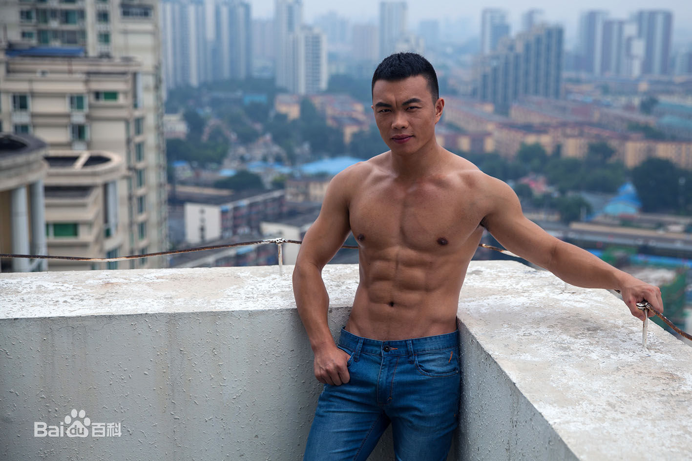 高清张哲性感图片