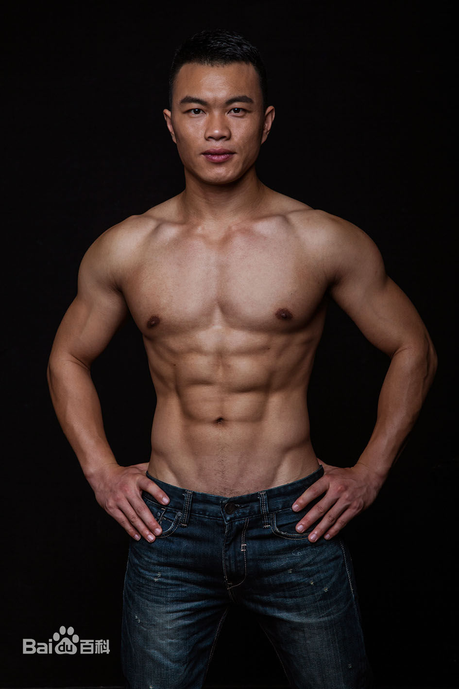 高清张哲性感图片