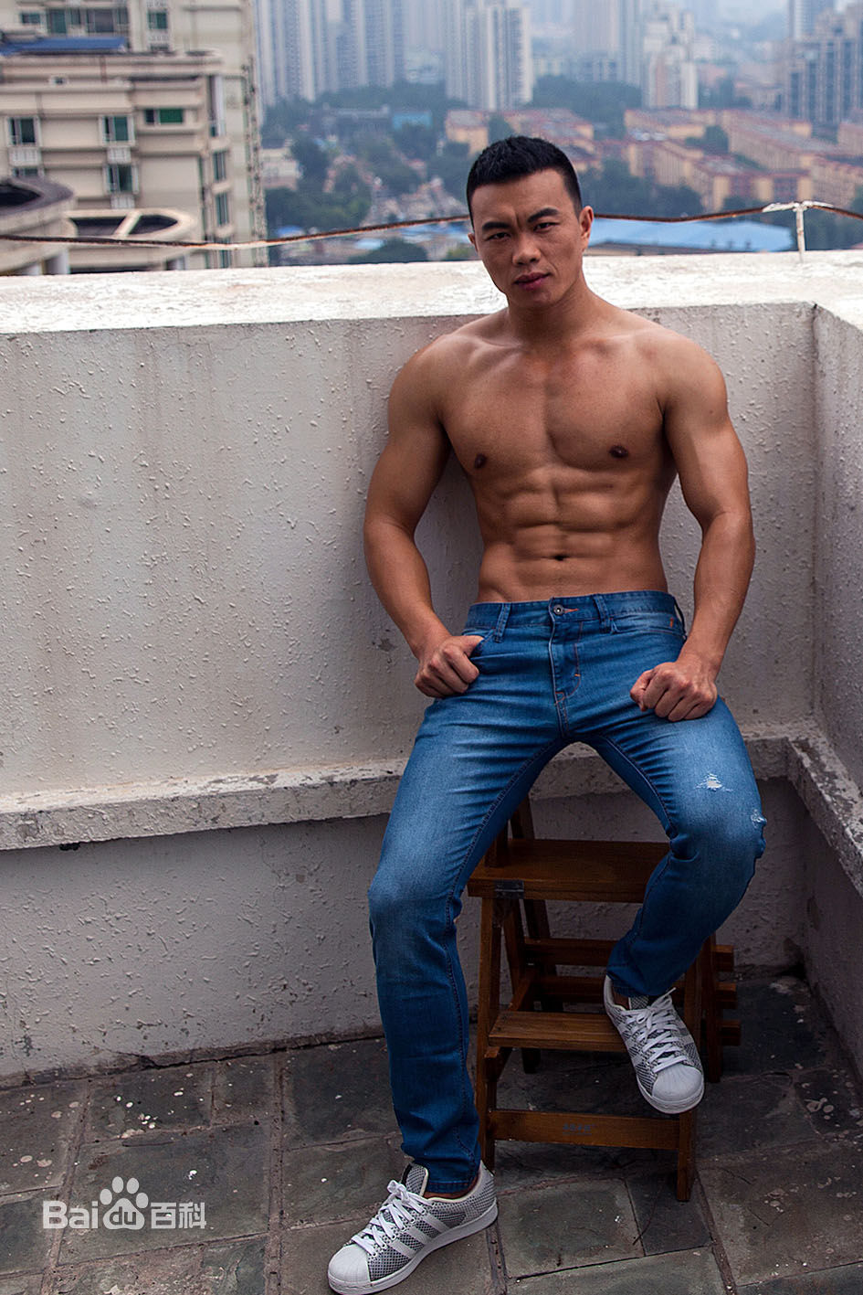 高清张哲性感图片