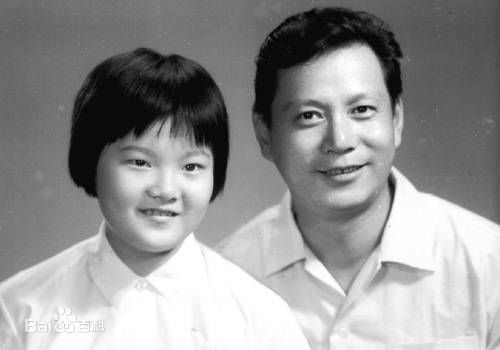 洪晃(Hung Huang)生活照素颜照壁纸