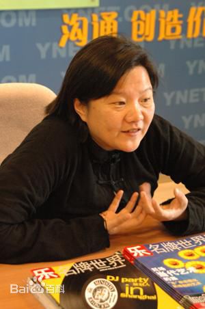 洪晃(Hung Huang)访谈照前后照片