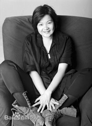 洪晃(Hung Huang)访谈照前后照片