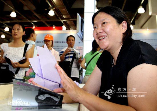 洪晃(Hung Huang)访谈照前后照片