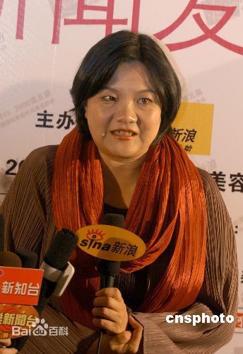 洪晃(Hung Huang)访谈照前后照片