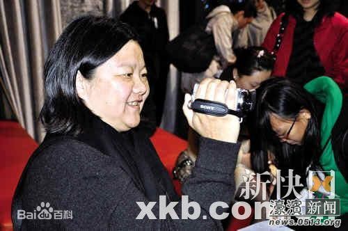 洪晃(Hung Huang)访谈照前后照片