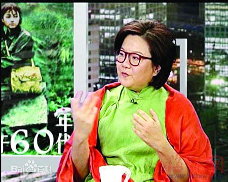 洪晃(Hung Huang)在主持《亮话》中的