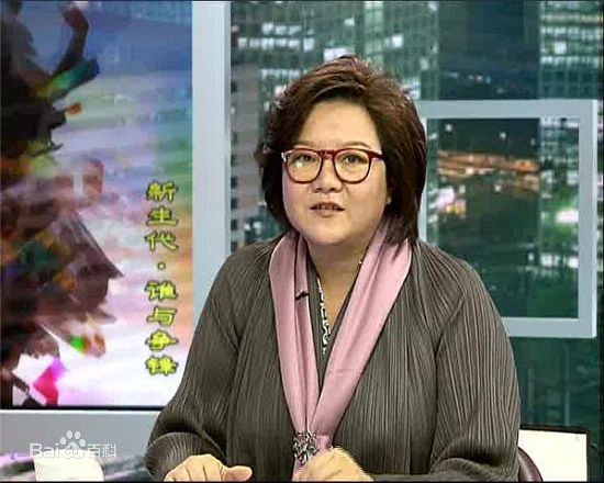 洪晃(Hung Huang)在主持《亮话》中的