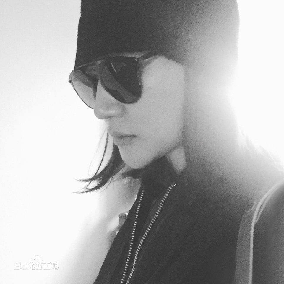 刘迪妮个性前后照片