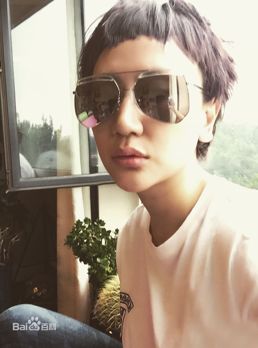 刘迪妮个性前后照片