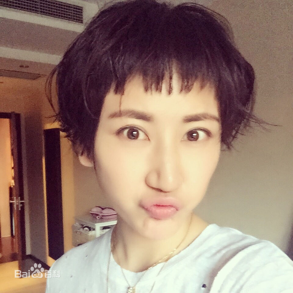 刘迪妮个性前后照片