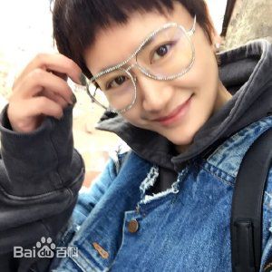 刘迪妮个性前后照片