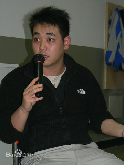 最新陈嘉男性感图片