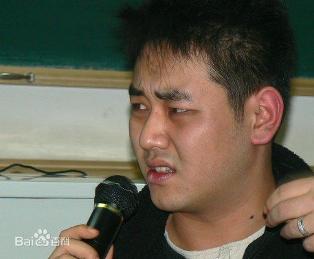 最新陈嘉男性感图片