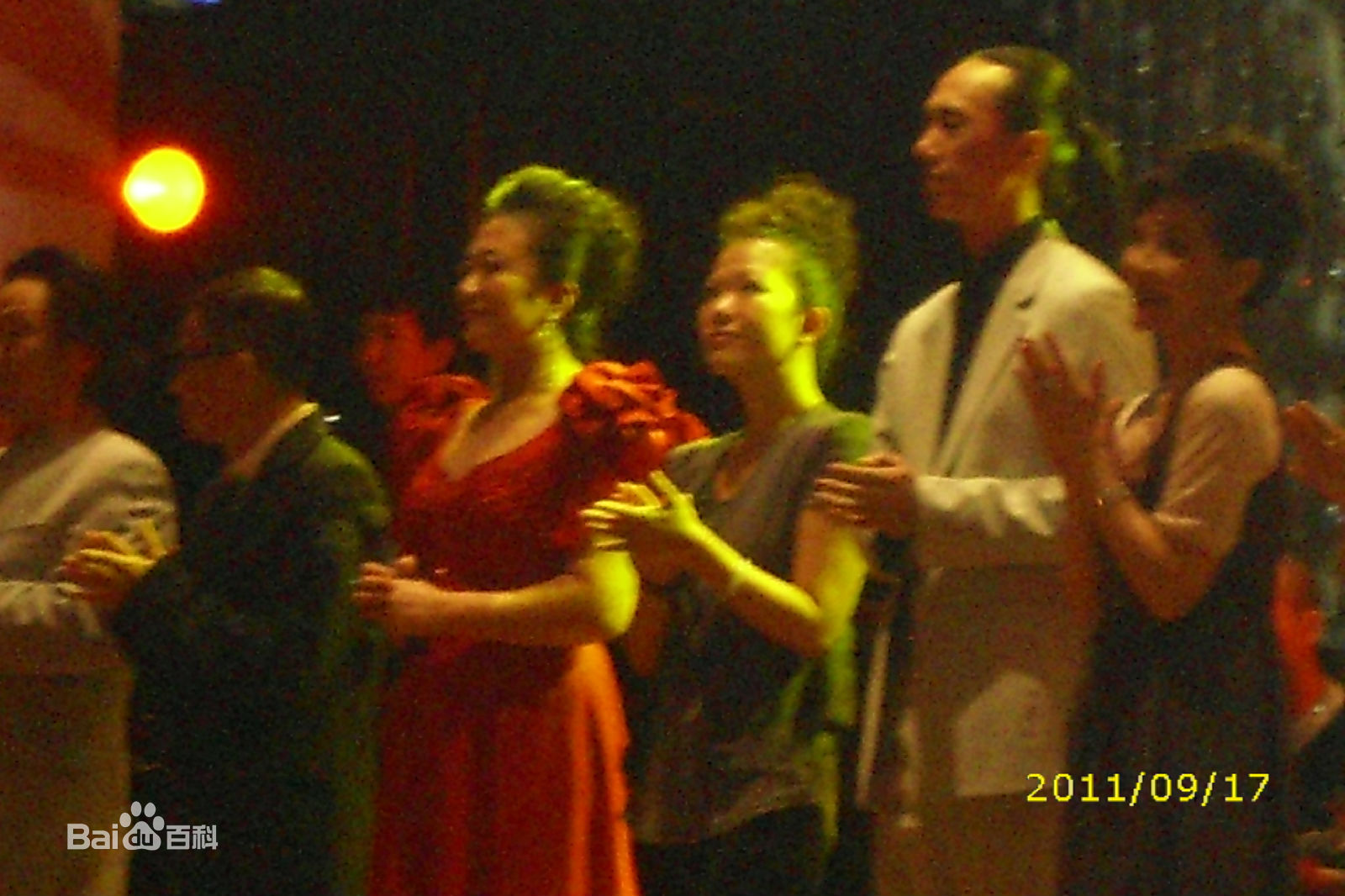 刘芳(Liu Fang)专辑情弥漫壁纸壁纸