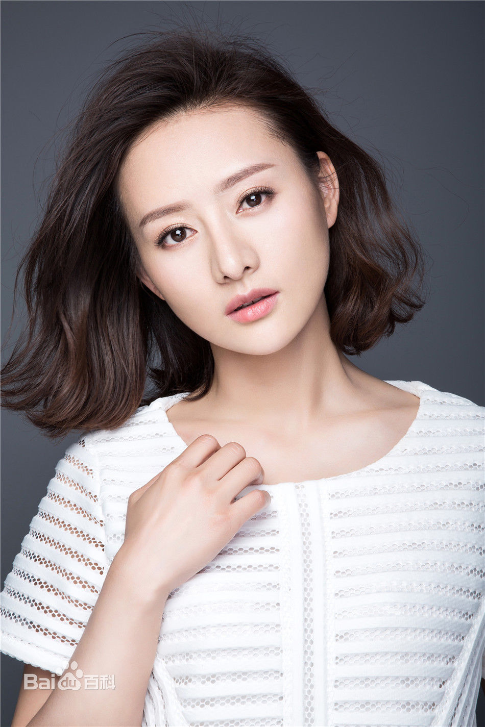 王靖云(Isabelle)最新知性壁纸