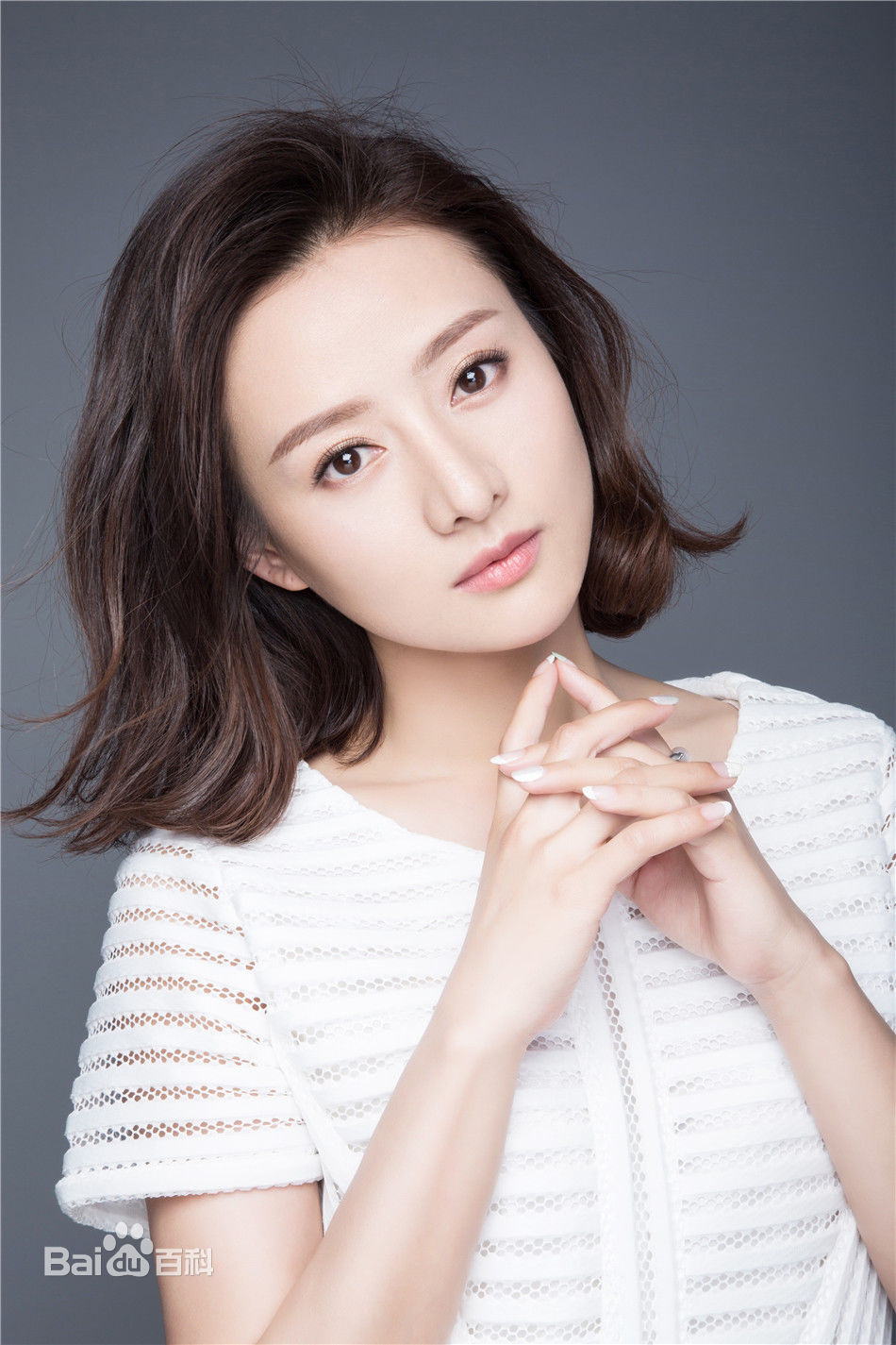 王靖云(Isabelle)最新知性壁纸