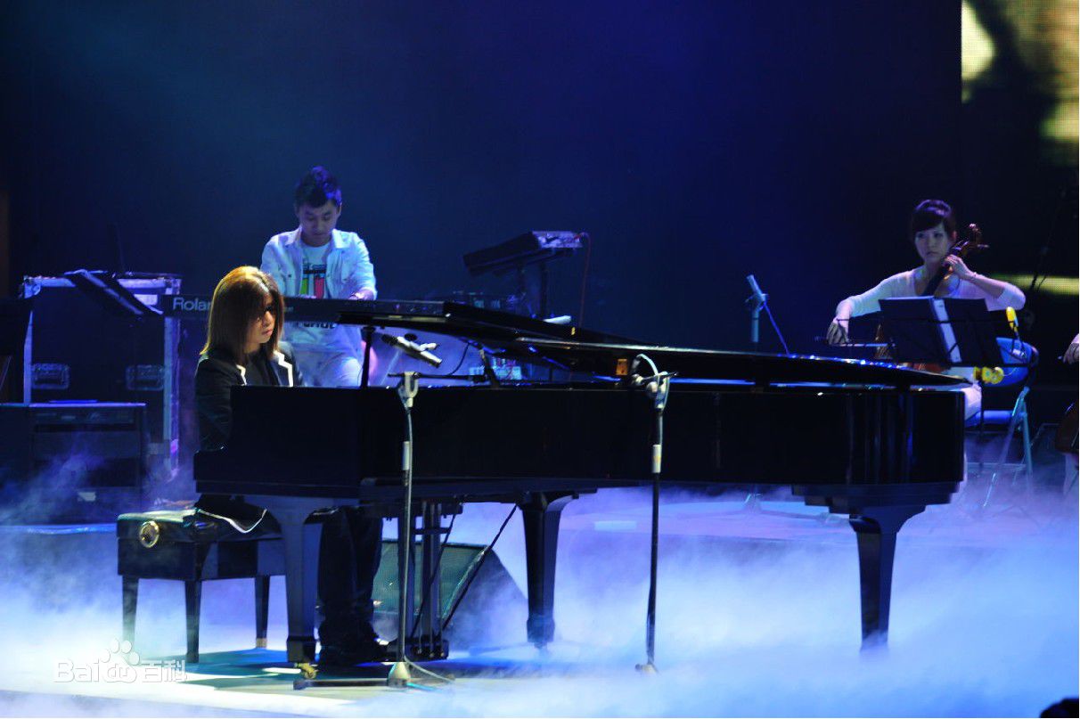 郭峰现代流行钢琴音乐会素颜照相册