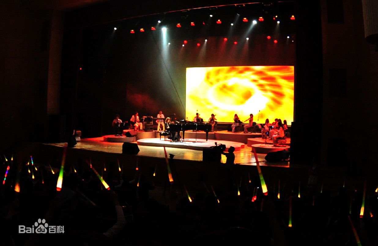 郭峰现代流行钢琴音乐会素颜照相册