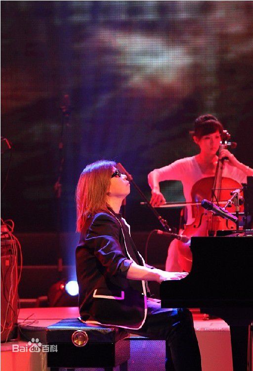 郭峰现代流行钢琴音乐会素颜照相册