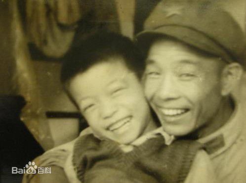 郭峰与家人前后照片